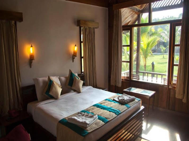Symphony Palms Beach Resort And Spa Govind Nagar Ngoại thất bức ảnh