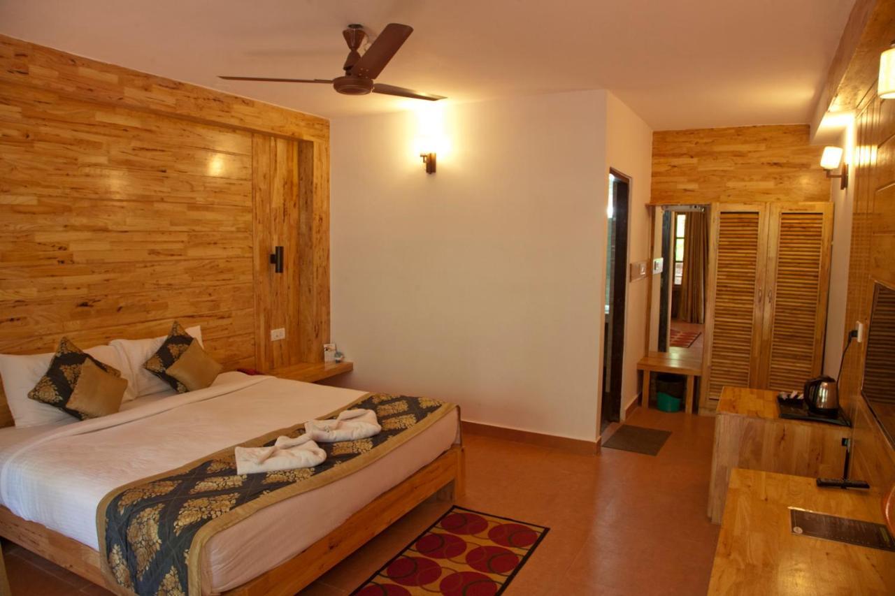 Symphony Palms Beach Resort And Spa Govind Nagar Ngoại thất bức ảnh