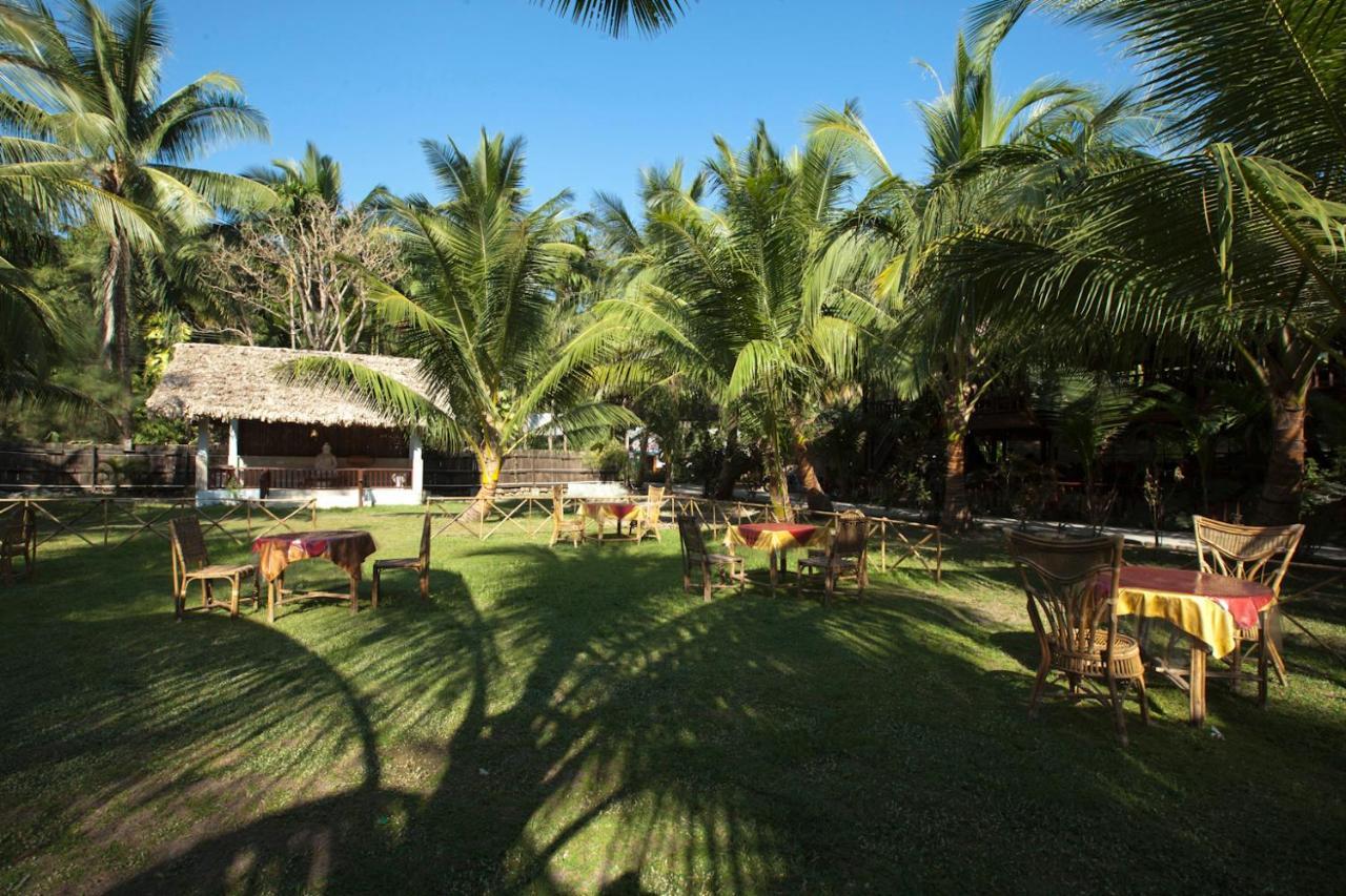 Symphony Palms Beach Resort And Spa Govind Nagar Ngoại thất bức ảnh