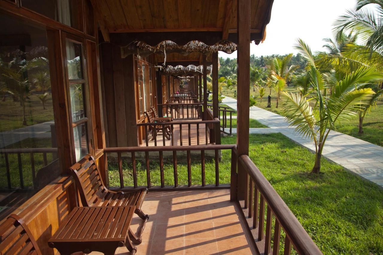 Symphony Palms Beach Resort And Spa Govind Nagar Ngoại thất bức ảnh