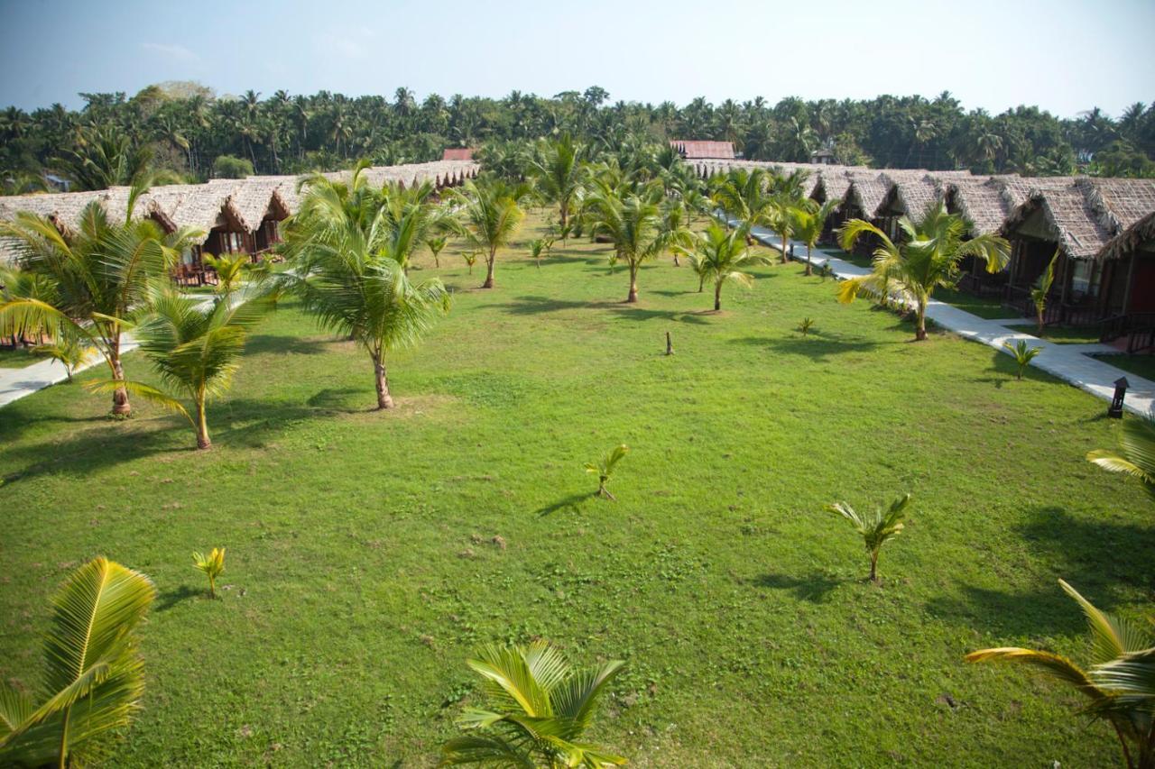 Symphony Palms Beach Resort And Spa Govind Nagar Ngoại thất bức ảnh