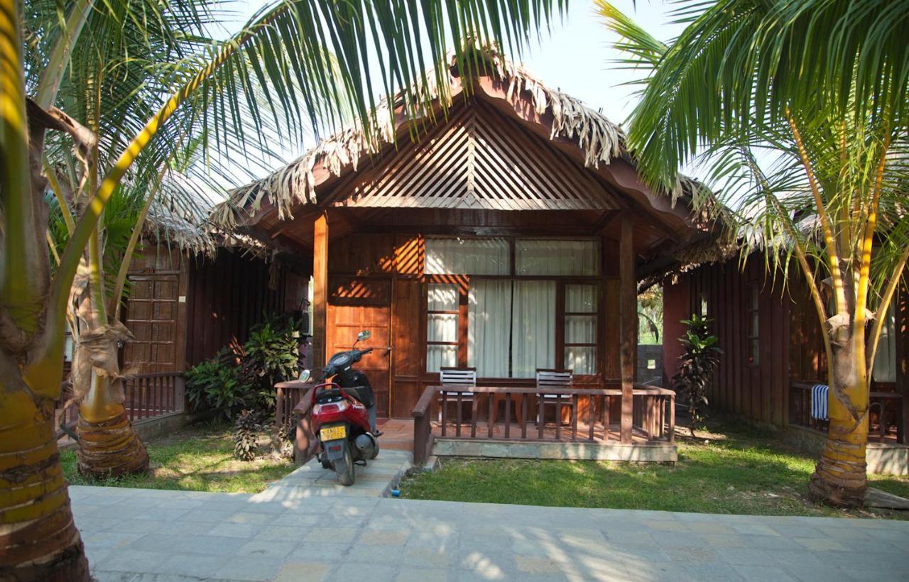 Symphony Palms Beach Resort And Spa Govind Nagar Ngoại thất bức ảnh